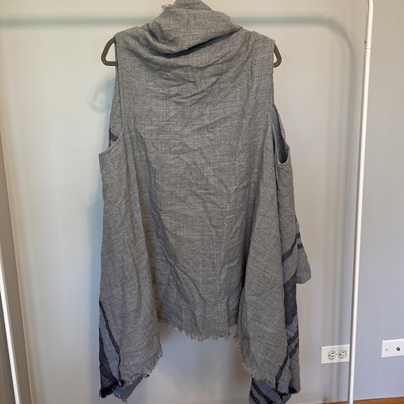 Cardigan/Shawl one size fits all - Picture 3 of 3